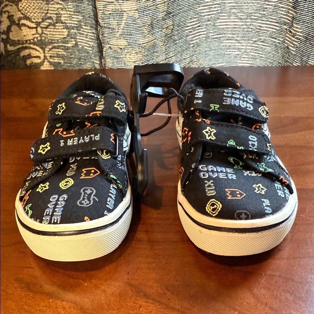 George Black Game-Themed Kids Sneakers Size 7 - Picture 2 of 9
